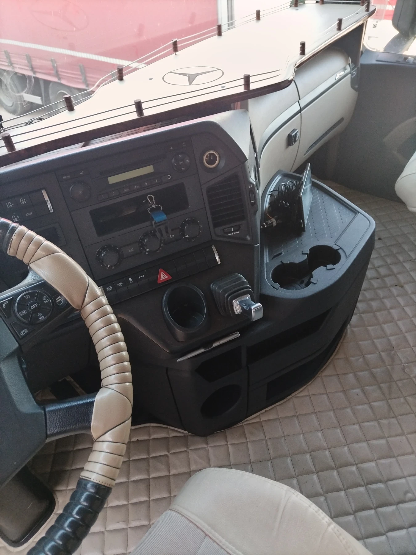 Mercedes-Benz Actros Mega, снимка 2 - Камиони - 54534861