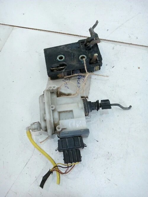 Брава врата предна лява Фолксваген Пасат Б4