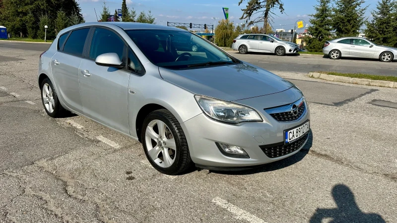 Opel Astra J, снимка 2 - Автомобили и джипове - 47809776