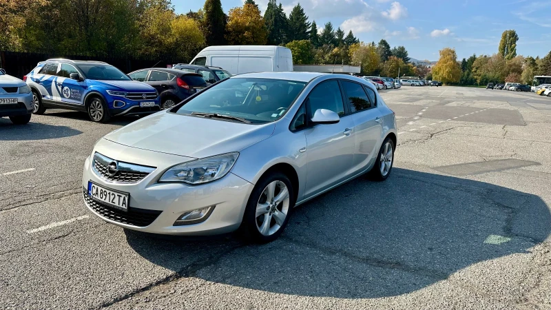 Opel Astra J, снимка 1 - Автомобили и джипове - 47809776