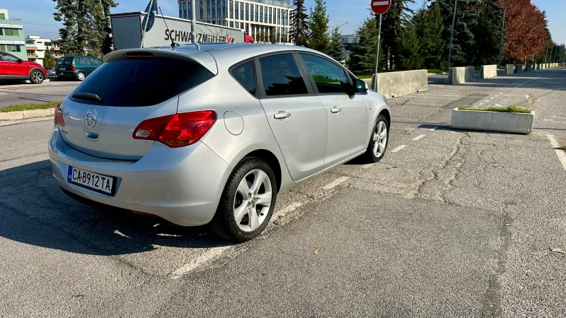 Opel Astra J, снимка 4 - Автомобили и джипове - 47809776