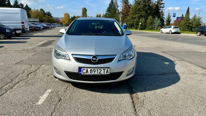 Opel Astra J, снимка 3 - Автомобили и джипове - 47809776