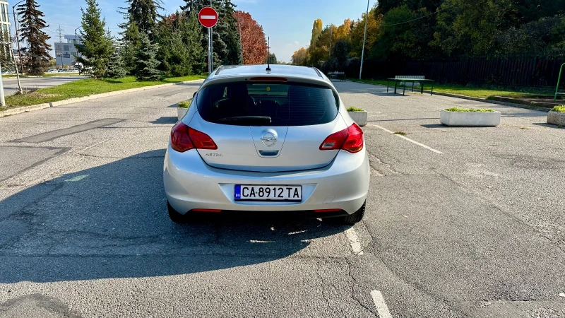 Opel Astra J, снимка 6 - Автомобили и джипове - 47809776