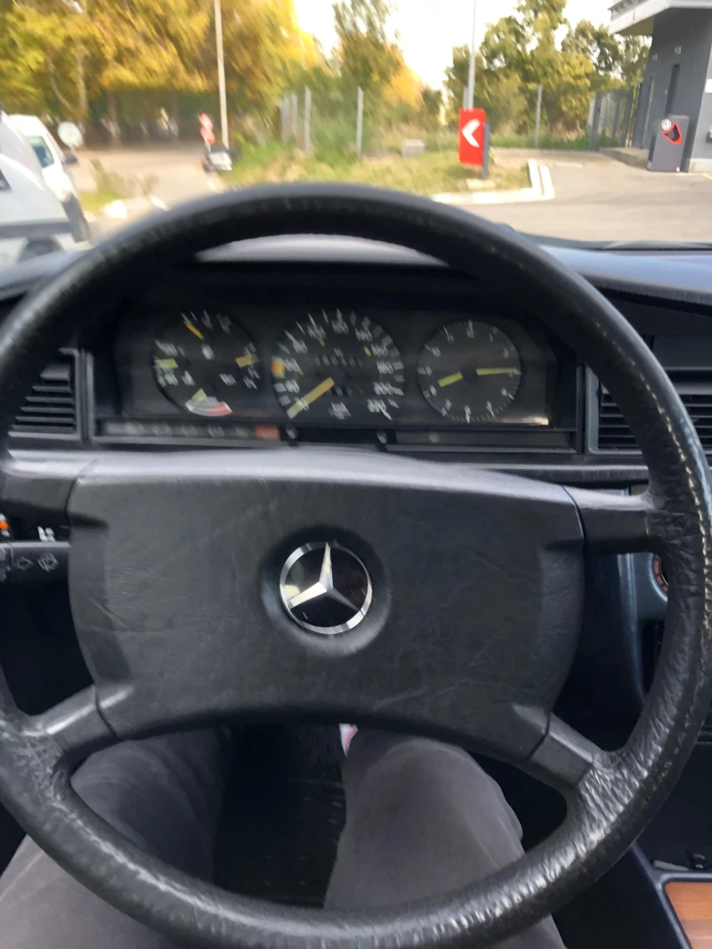 Mercedes-Benz 190, снимка 9 - Автомобили и джипове - 52284859