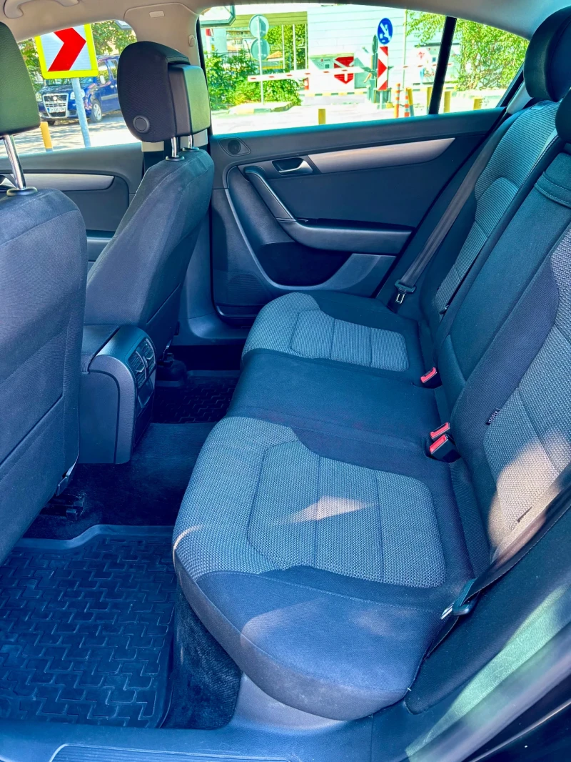 VW Passat B7 2.0 TDI 4motion, снимка 10 - Автомобили и джипове - 52191373