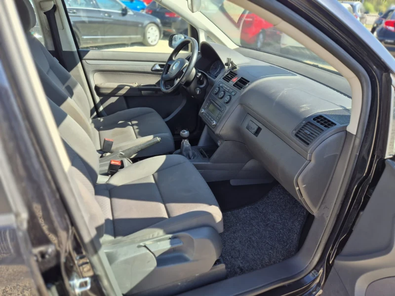 VW Touran 1.9 TDI, снимка 9 - Автомобили и джипове - 52156487