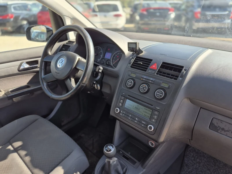 VW Touran 1.9 TDI, снимка 8 - Автомобили и джипове - 52156487