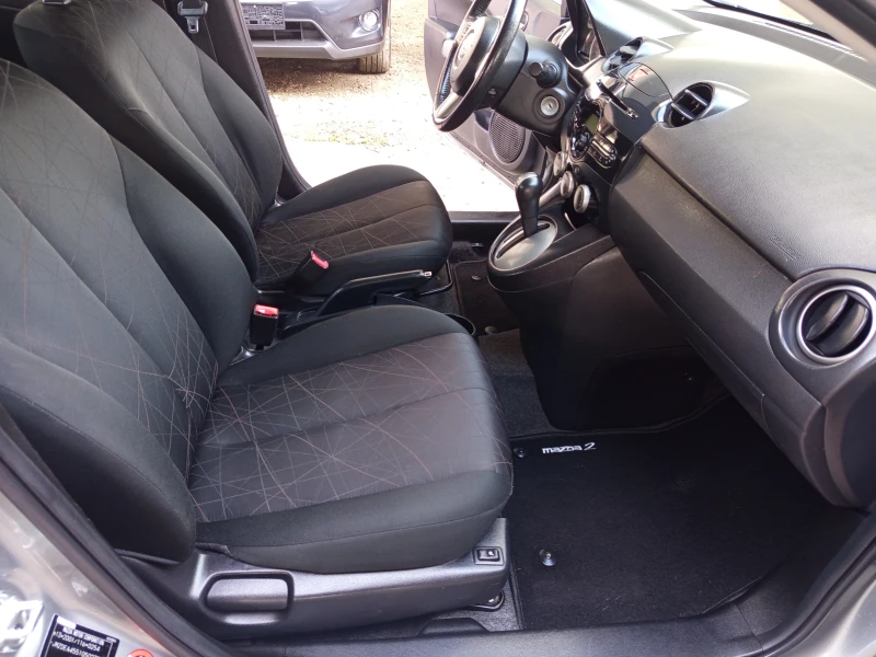 Mazda 2 1.5 i avtomatik, снимка 8 - Автомобили и джипове - 52825368