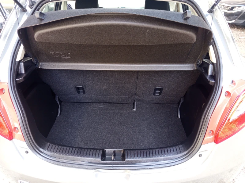 Mazda 2 1.5 i avtomatik, снимка 12 - Автомобили и джипове - 52825368