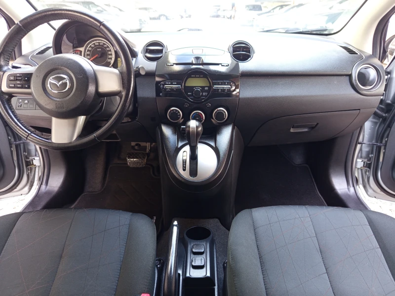 Mazda 2 1.5 i avtomatik, снимка 10 - Автомобили и джипове - 52825368