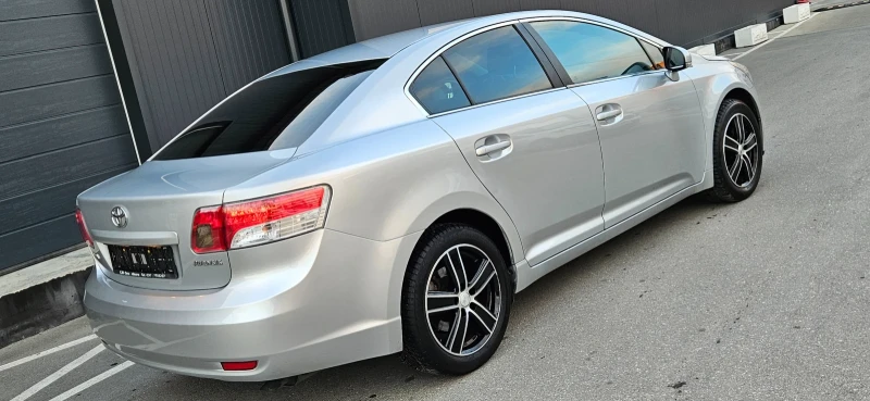 Toyota Avensis 1.8, седан, андроид, снимка 9 - Автомобили и джипове - 52908359