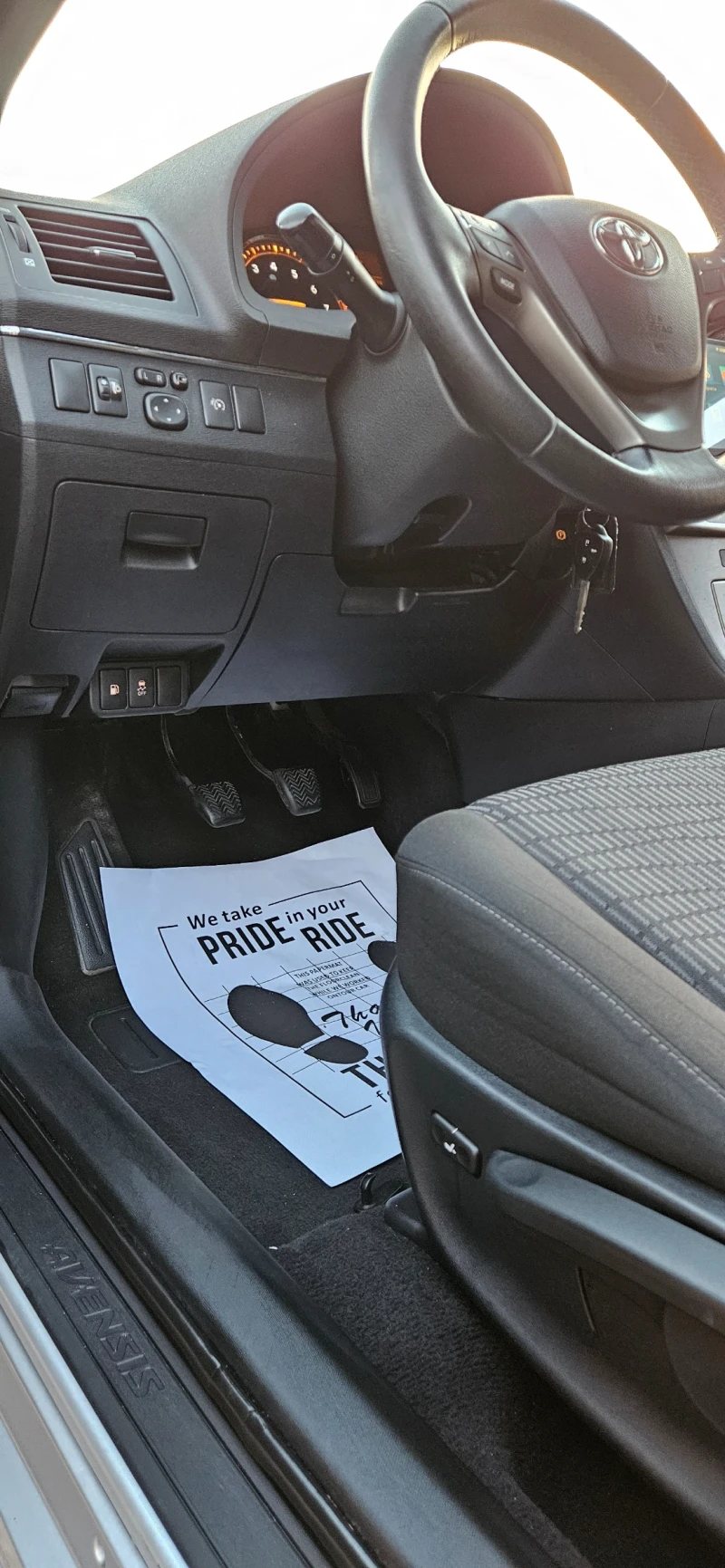 Toyota Avensis 1.8, седан, андроид, снимка 12 - Автомобили и джипове - 52908359