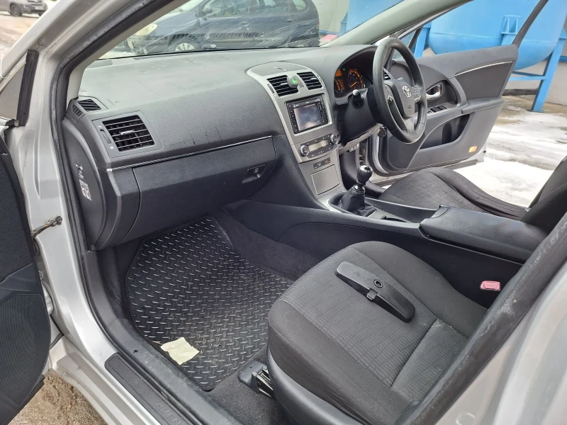 Toyota Avensis, снимка 9 - Автомобили и джипове - 53279078