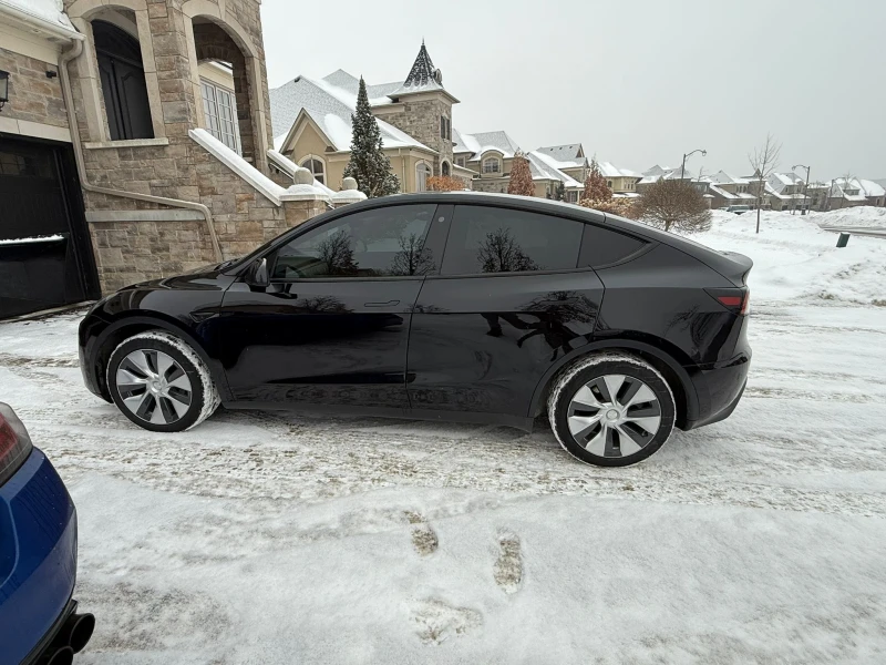 Tesla Model Y Long Range* Панорамен покрив* AWD* Премиум аудио* , снимка 2 - Автомобили и джипове - 53382805