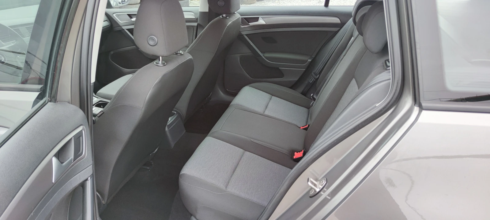 VW Golf 1.6TDI  | Mobile.bg — изображение 15