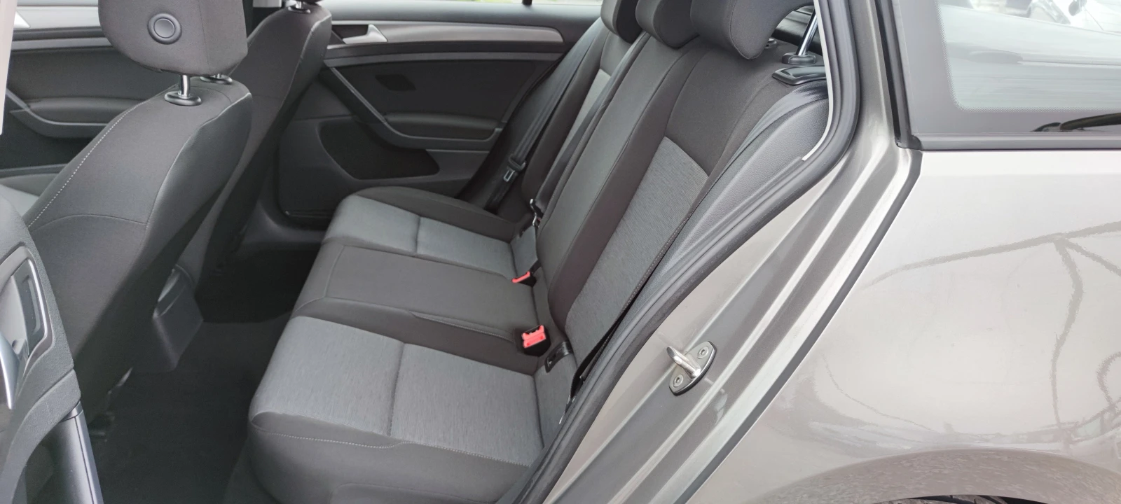 VW Golf 1.6TDI  | Mobile.bg — изображение 14