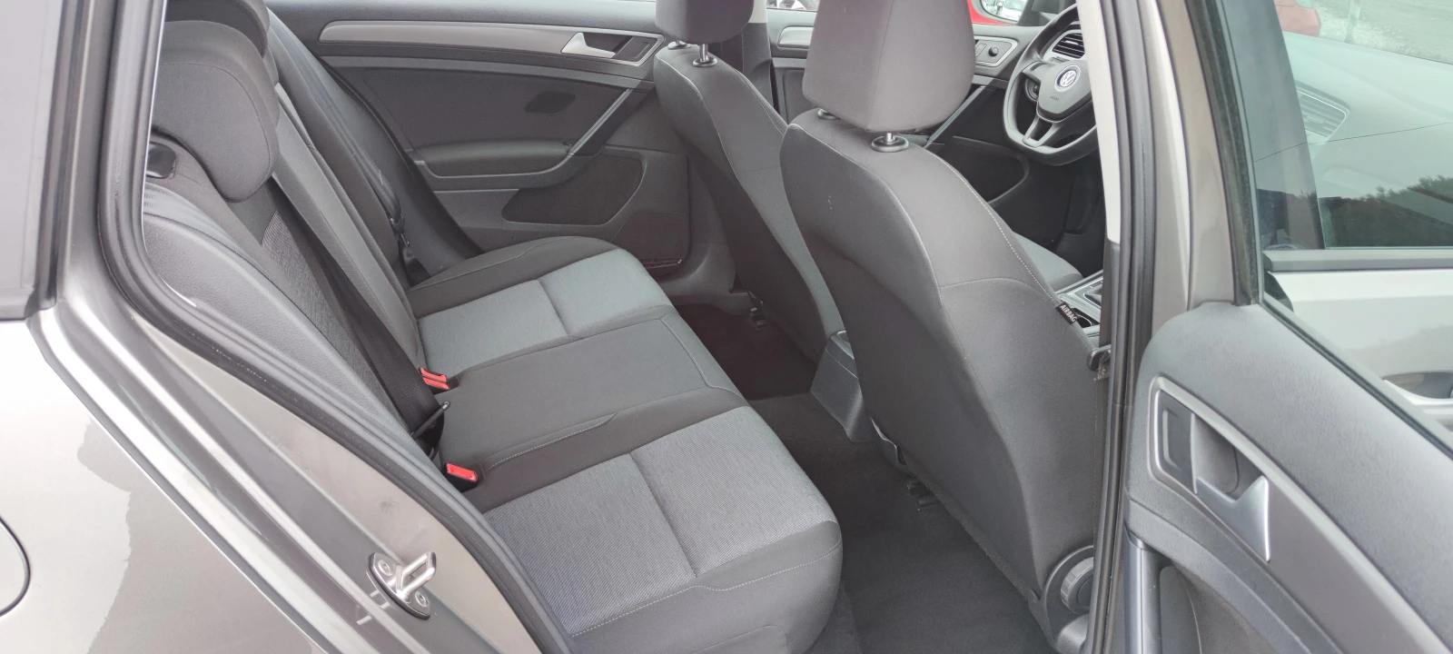 VW Golf 1.6TDI  | Mobile.bg — изображение 11