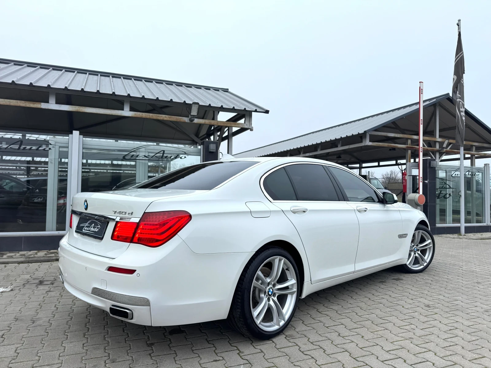 BMW 740 XDRIVE#M-PACK#HEADUP#CAMERA - изображение 6