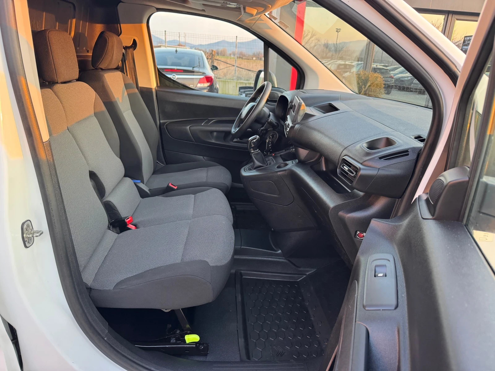 Citroen Berlingo 1.6HDI 2+ 1 MESTA EURO-6, снимка 13 - Автомобили и джипове - 53749386