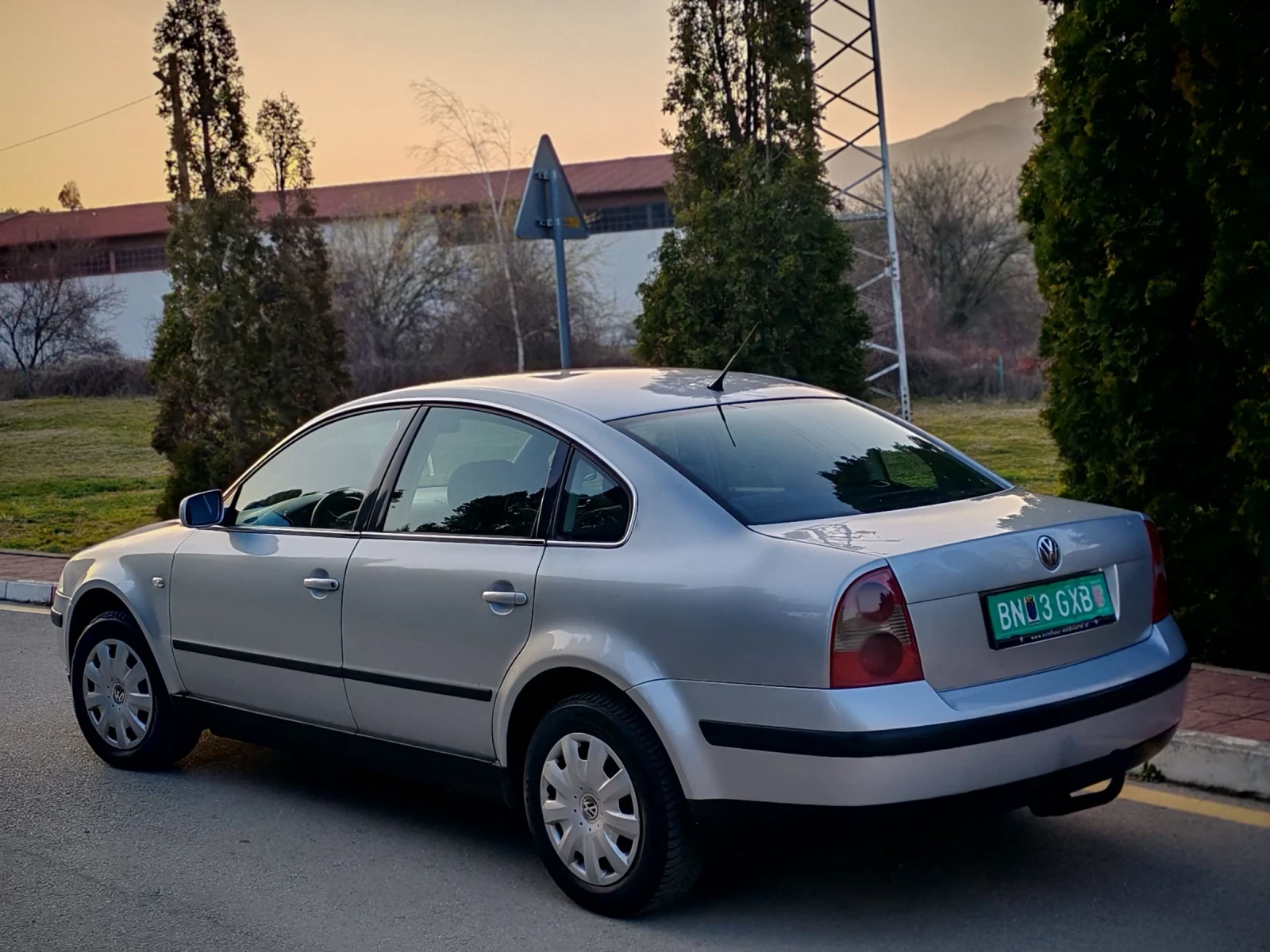 VW Passat 1.9TDI(131)* 4-MOTION* 6-СКОРОСТИ* НОВ ВНОС* , снимка 4 - Автомобили и джипове - 53843346