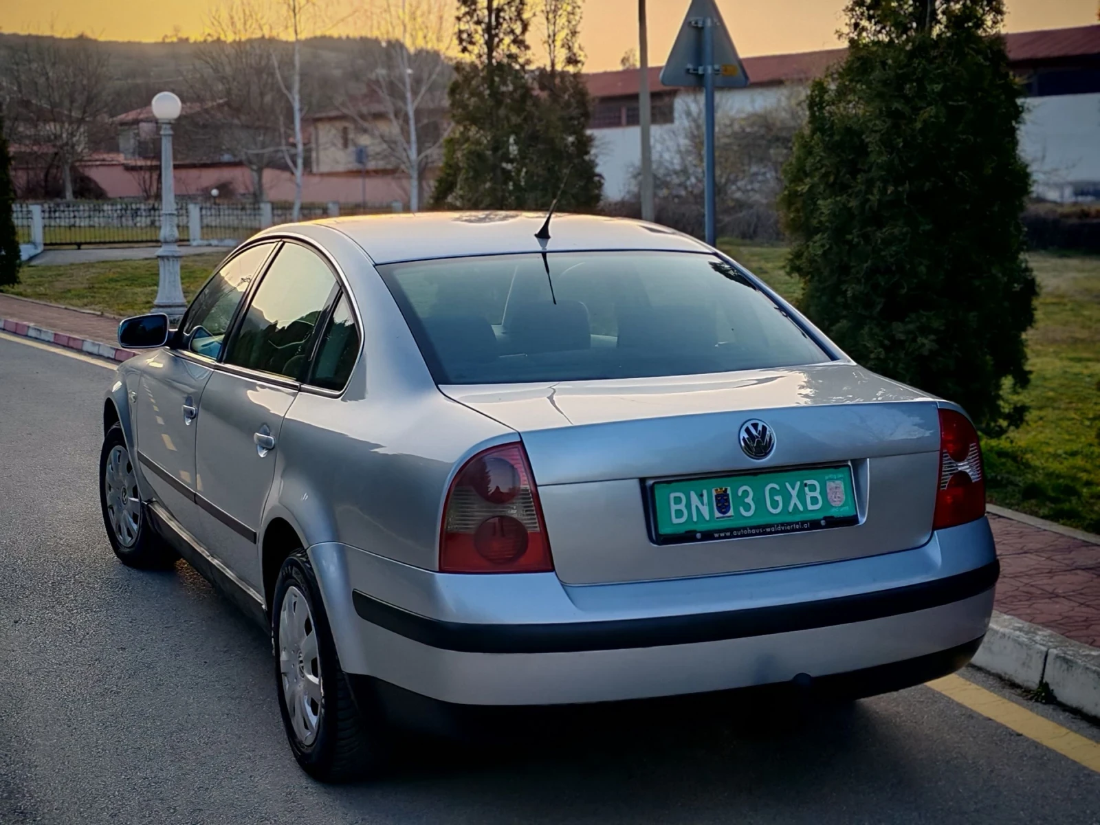 VW Passat 1.9TDI(131)* 4-MOTION* 6-СКОРОСТИ* НОВ ВНОС* , снимка 5 - Автомобили и джипове - 53843346