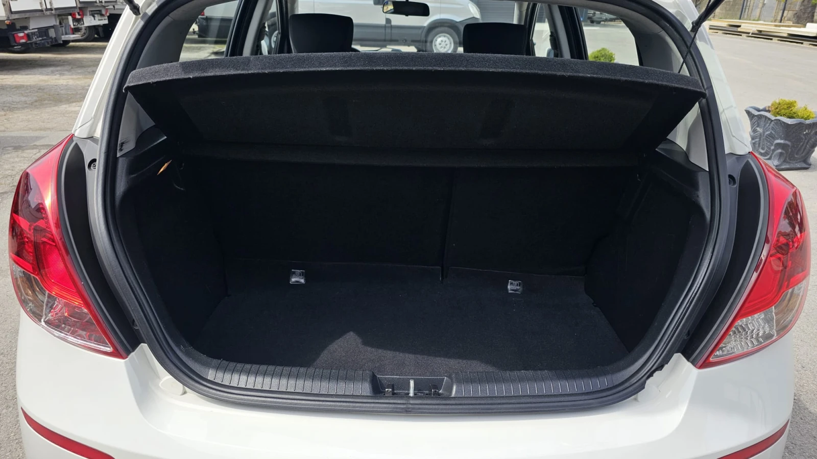 Hyundai I20 1.4i 6SP CH Facelift-ТОП СЪСТ-ЛИЗИНГ, снимка 15 - Автомобили и джипове - 54357315