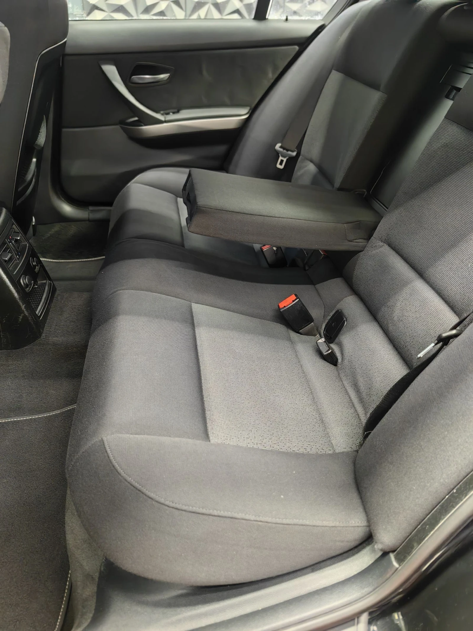 BMW 320 НАВИ* 163ps* ПОДГРЕВ* KEYLESS* ТЕМПОМАТ* КЛИМА* РЕ, снимка 12 - Автомобили и джипове - 54390553