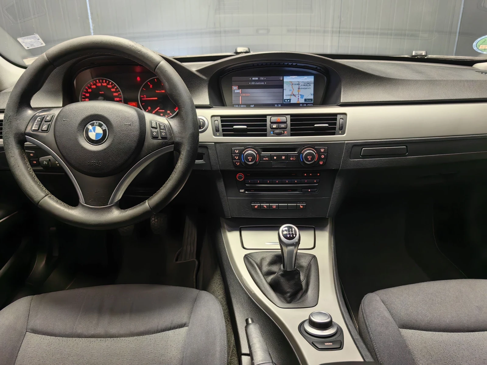 BMW 320 НАВИ* 163ps* ПОДГРЕВ* KEYLESS* ТЕМПОМАТ* КЛИМА* РЕ, снимка 7 - Автомобили и джипове - 54390553