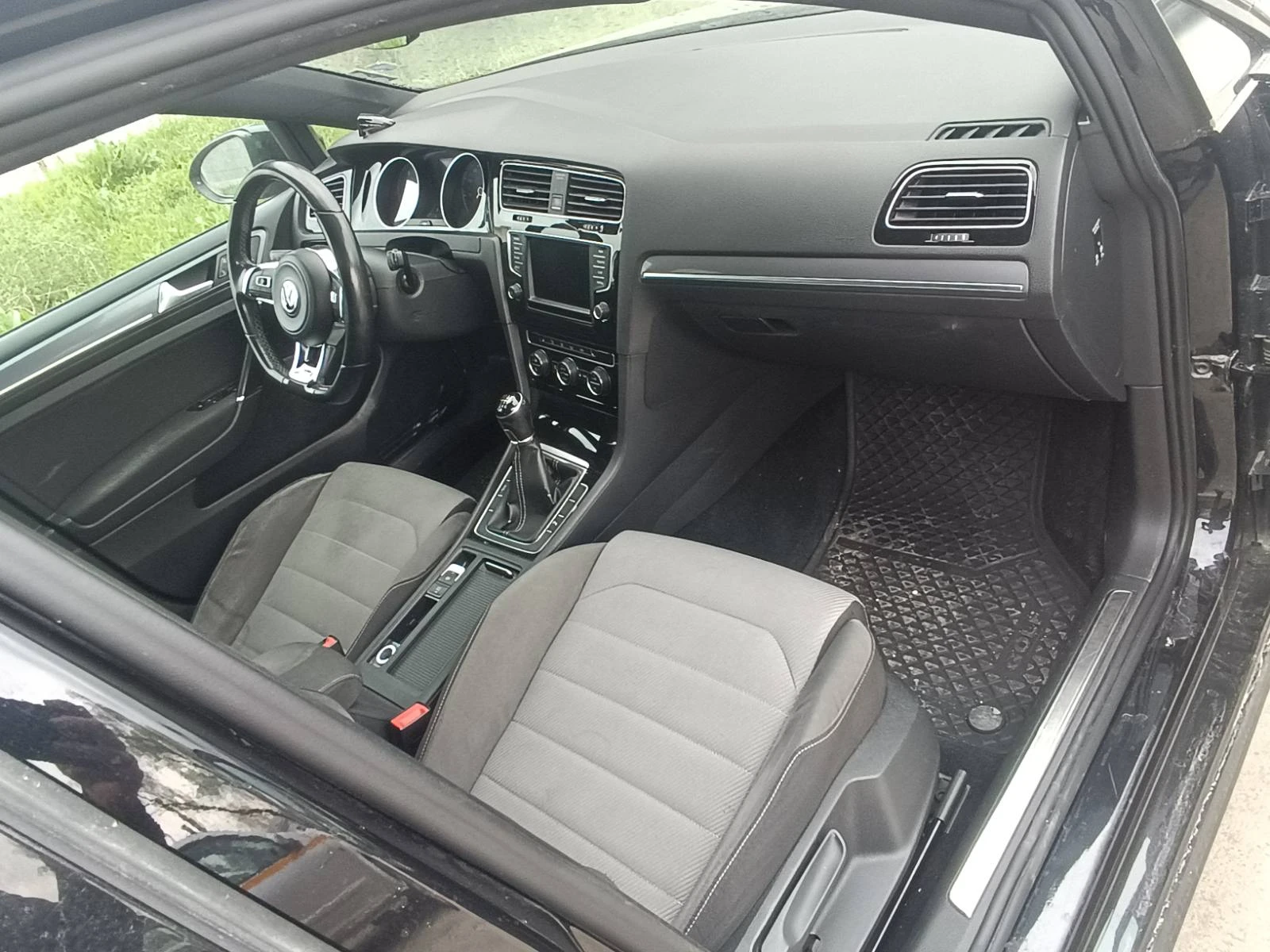 VW Golf VII R-Line (2017) , снимка 2 - Автомобили и джипове - 54414874