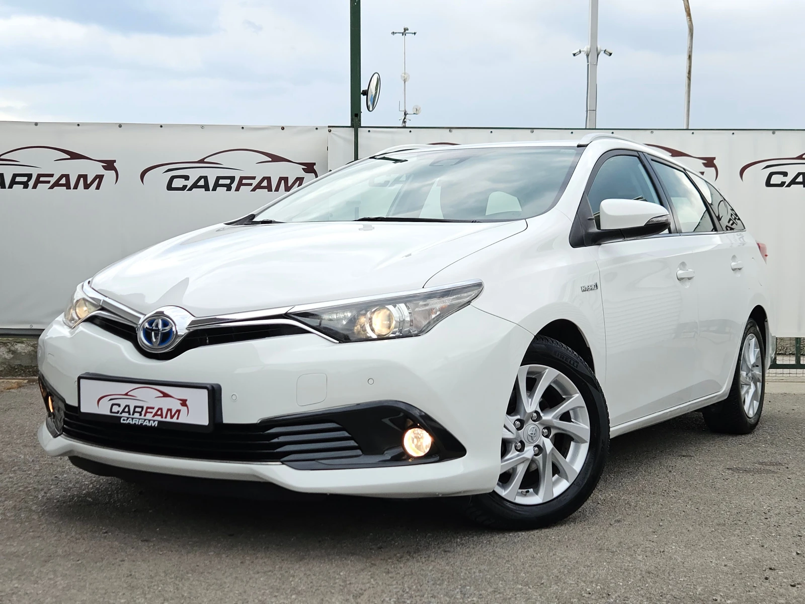Toyota Auris 1.8I-Hybrid/118000k/136кс/Tauring Sport/LED/БЛУТУТ, снимка 7 - Автомобили и джипове - 54637830
