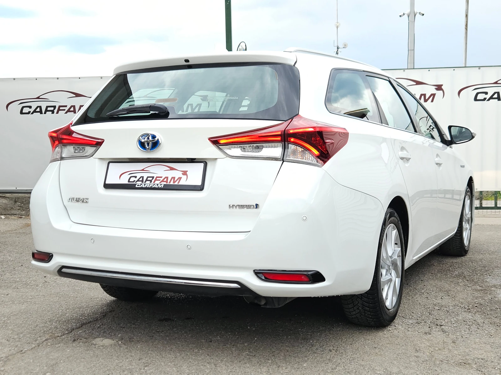Toyota Auris 1.8I-Hybrid/118000k/136кс/Tauring Sport/LED/БЛУТУТ, снимка 3 - Автомобили и джипове - 54637830