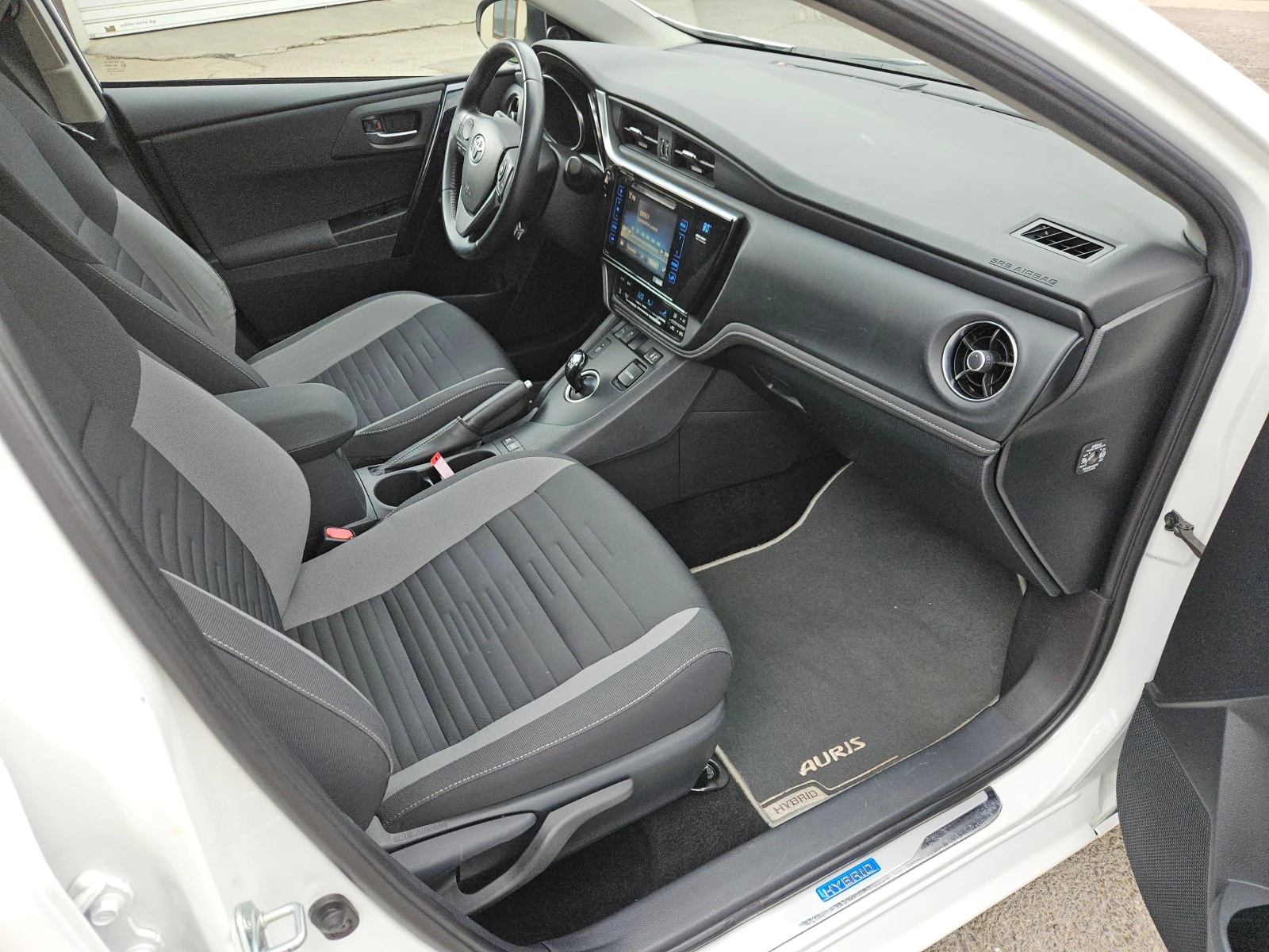 Toyota Auris 1.8I-Hybrid/118000k/136кс/Tauring Sport/LED/БЛУТУТ, снимка 15 - Автомобили и джипове - 54637830