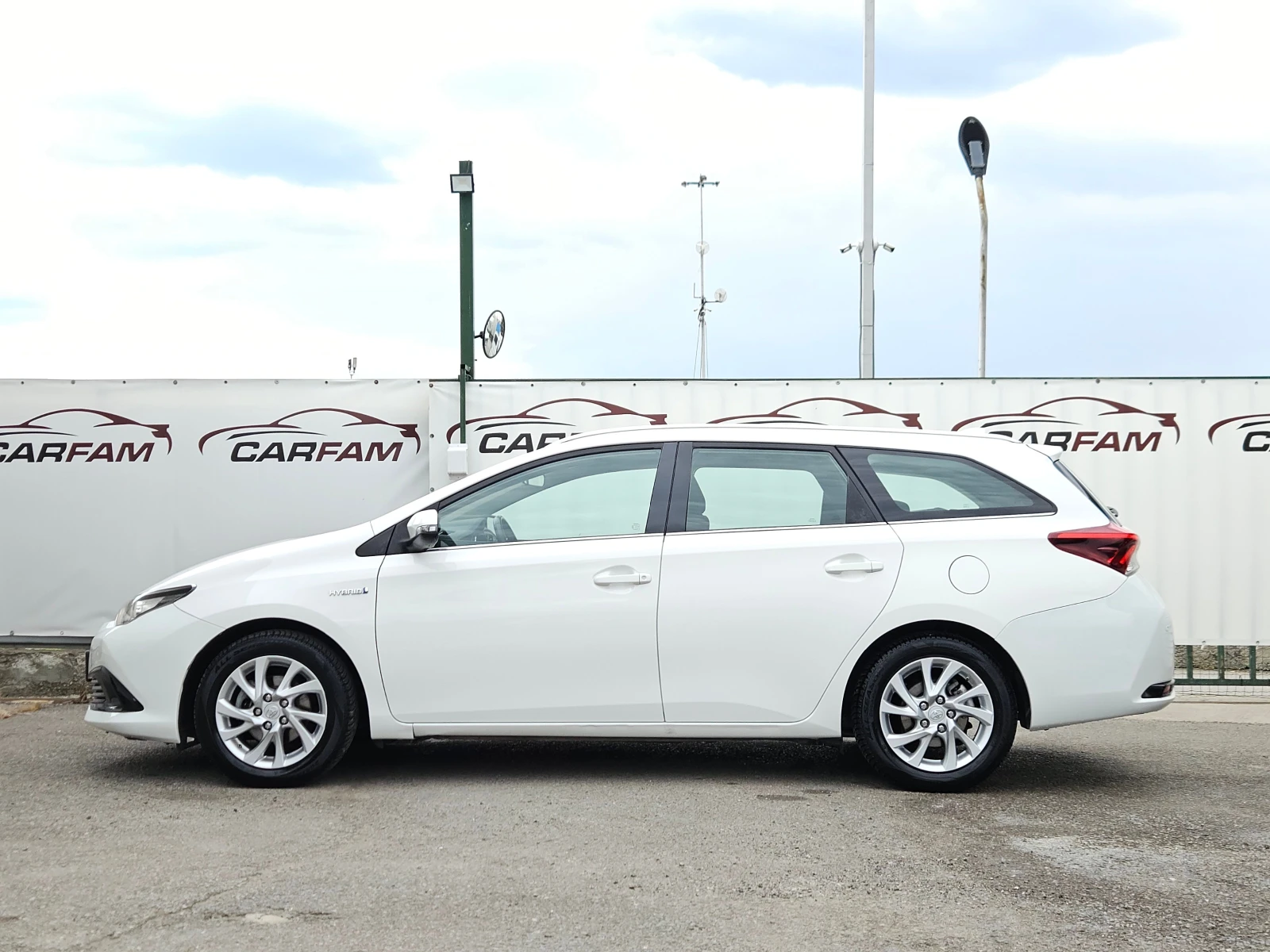 Toyota Auris 1.8I-Hybrid/118000k/136кс/Tauring Sport/LED/БЛУТУТ, снимка 6 - Автомобили и джипове - 54637830