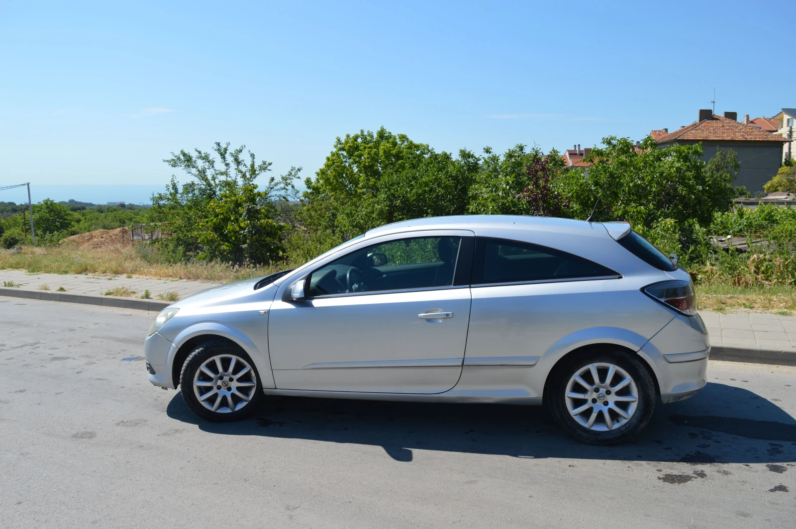 Opel Astra GTC 1.6i 16V (105 кс), снимка 4 - Автомобили и джипове - 55025687