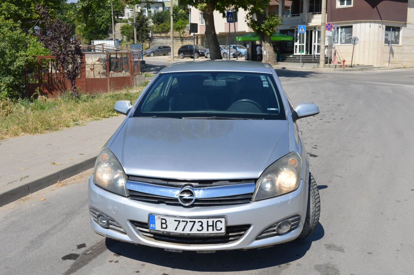 Opel Astra GTC 1.6i 16V (105 кс), снимка 2 - Автомобили и джипове - 55025687