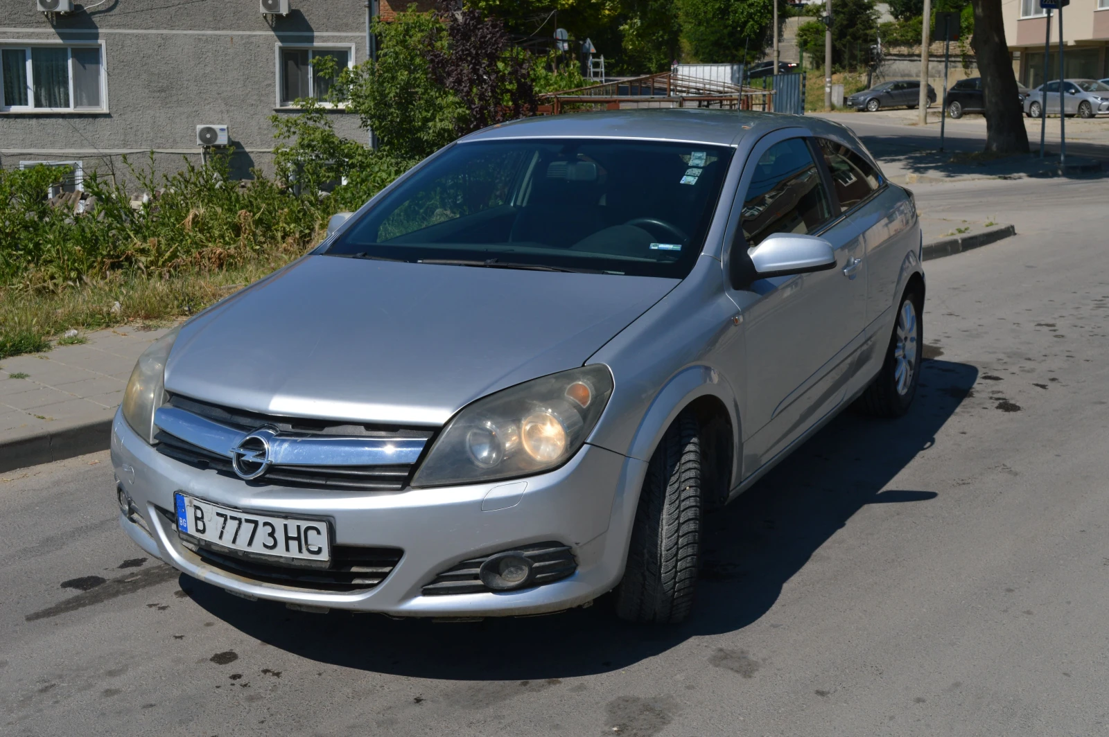 Opel Astra GTC 1.6i 16V (105 кс)