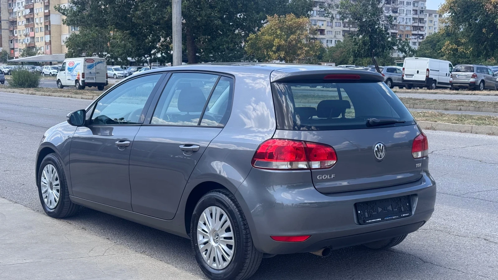 VW Golf 1.6TDI 105 кс * ПЕРФЕКТЕН* , снимка 3 - Автомобили и джипове - 55561582