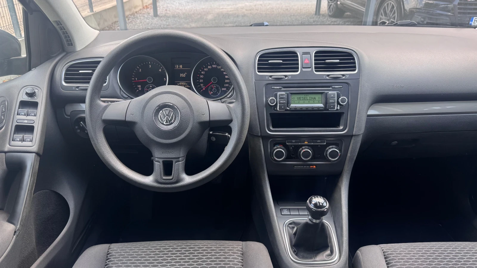 VW Golf 1.6TDI 105 кс * ПЕРФЕКТЕН* , снимка 9 - Автомобили и джипове - 55561582
