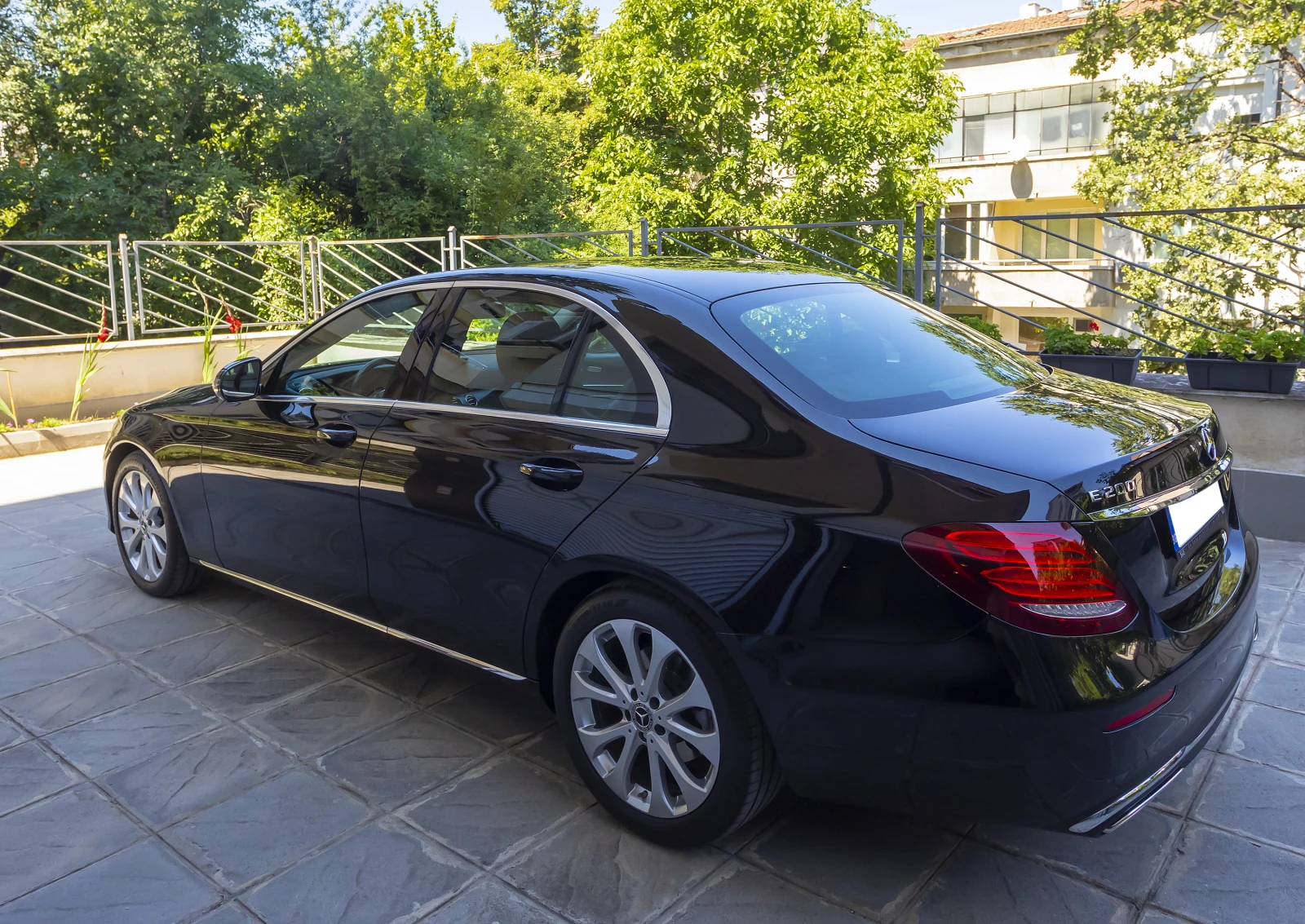Mercedes-Benz E 200 Avantgarde/65 000км/MULTIBEAM/Каско до 04.27, снимка 3 - Автомобили и джипове - 55677774