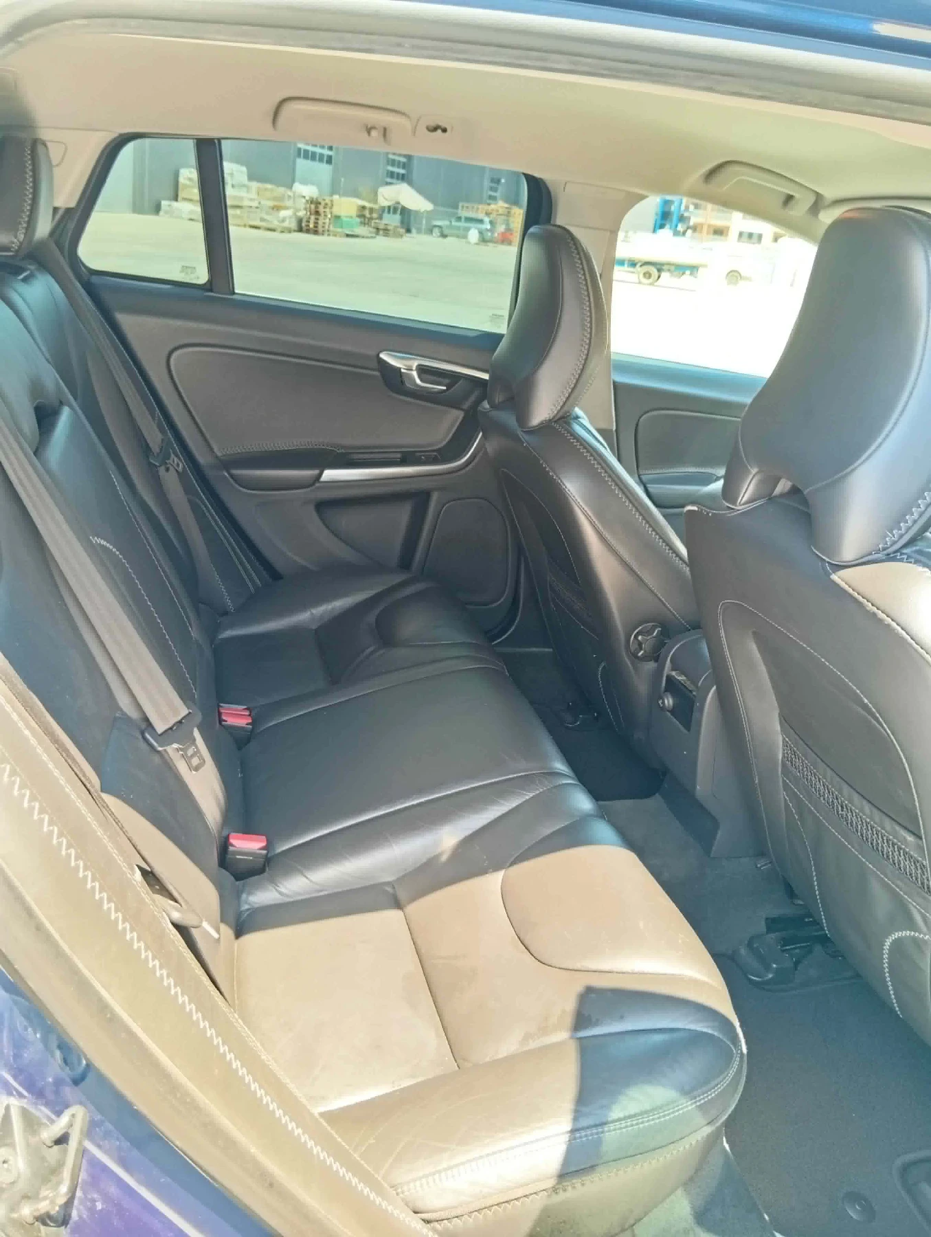 Volvo V60 2.0 D4, снимка 9 - Автомобили и джипове - 55698870