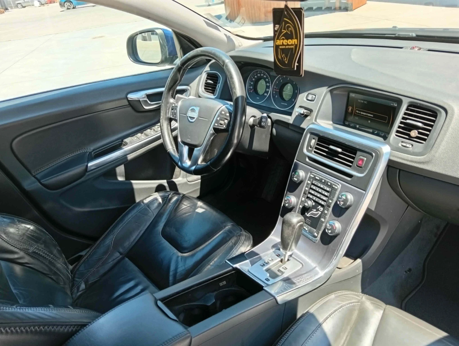 Volvo V60 2.0 D4, снимка 8 - Автомобили и джипове - 55698870