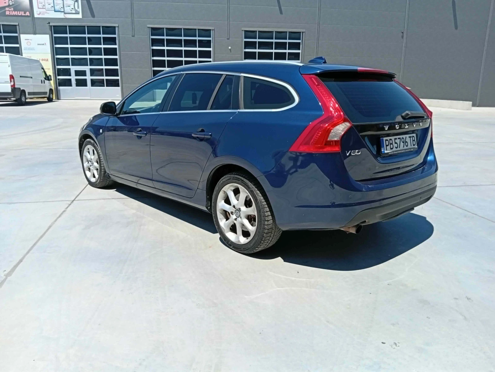 Volvo V60 2.0 D4, снимка 4 - Автомобили и джипове - 55698870