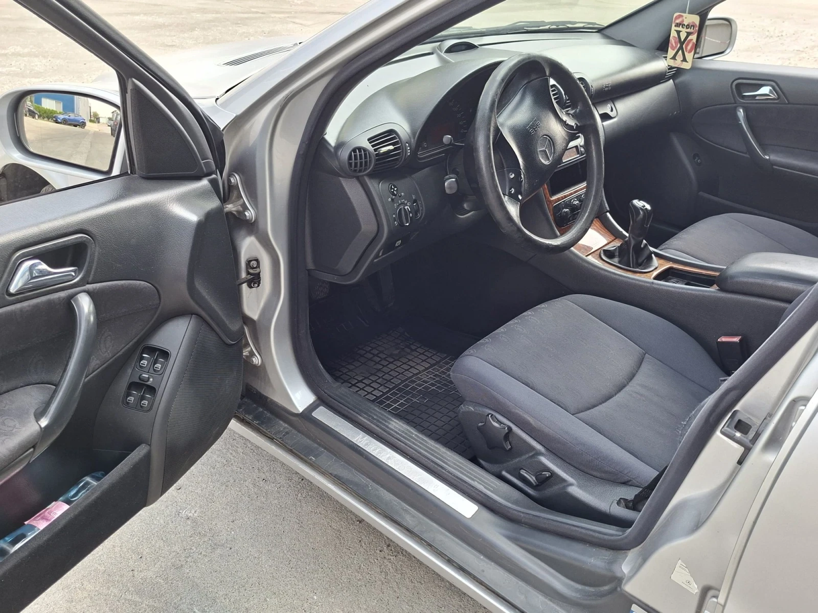 Mercedes-Benz C 220, снимка 4 - Автомобили и джипове - 55799671