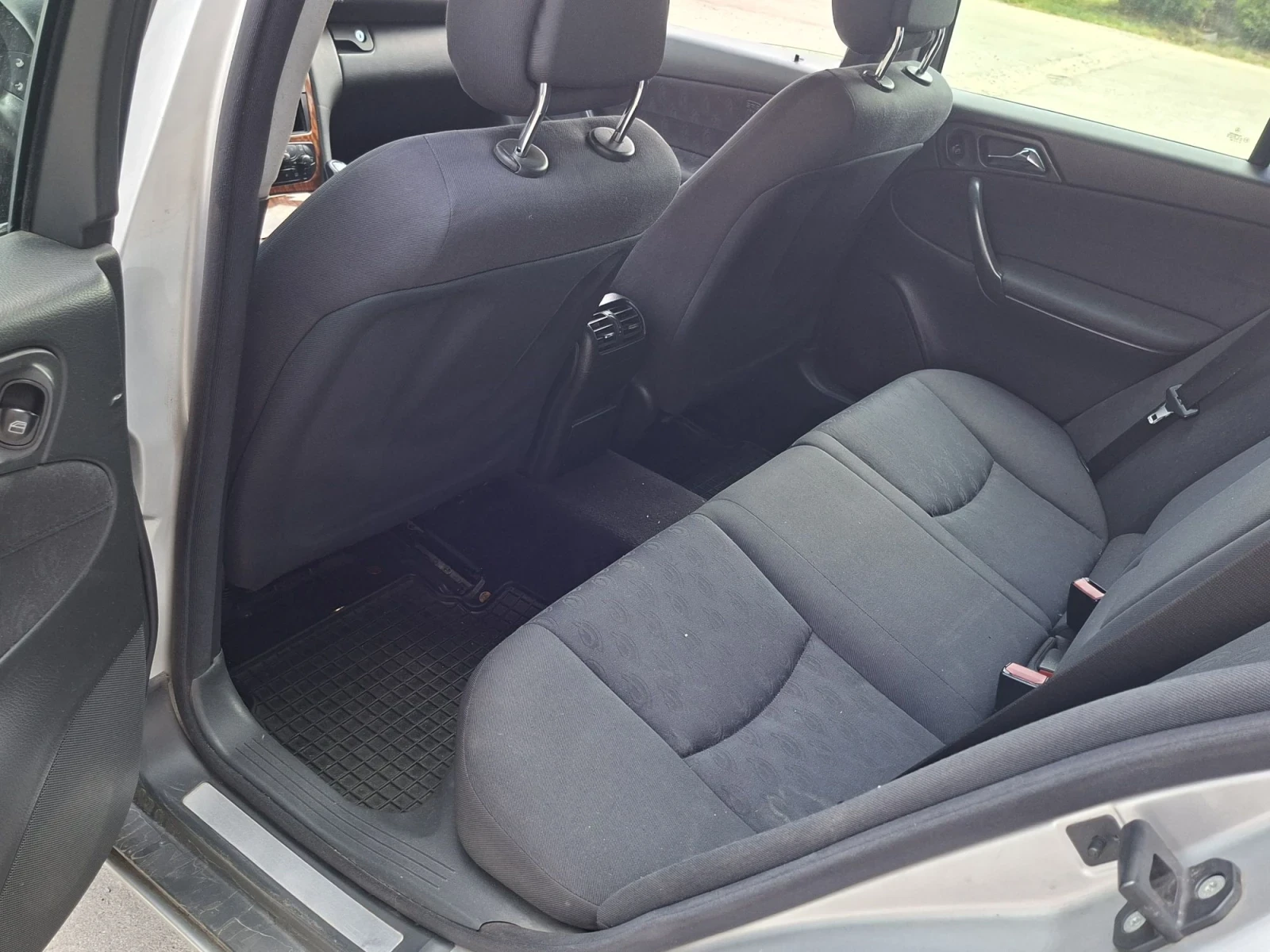 Mercedes-Benz C 220, снимка 5 - Автомобили и джипове - 55799671