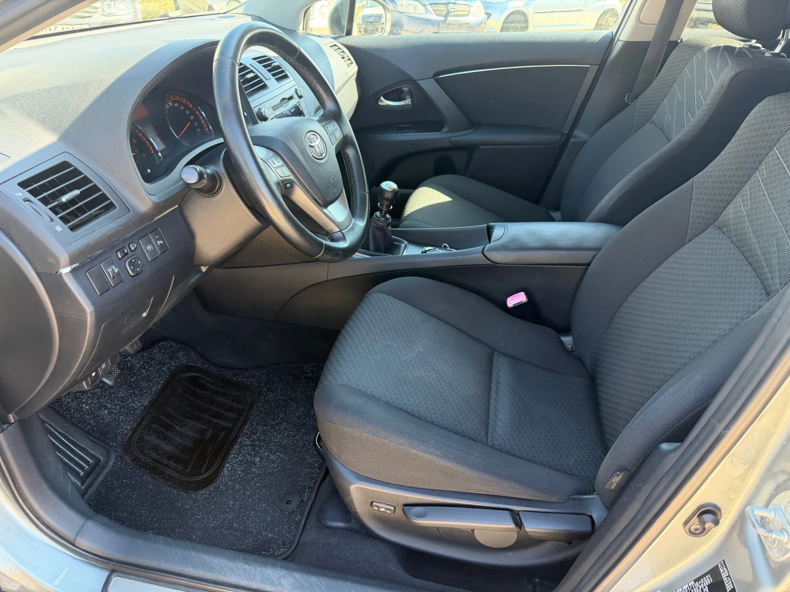 Toyota Avensis 2.0d4d. Keyless-Go, снимка 10 - Автомобили и джипове - 56313226