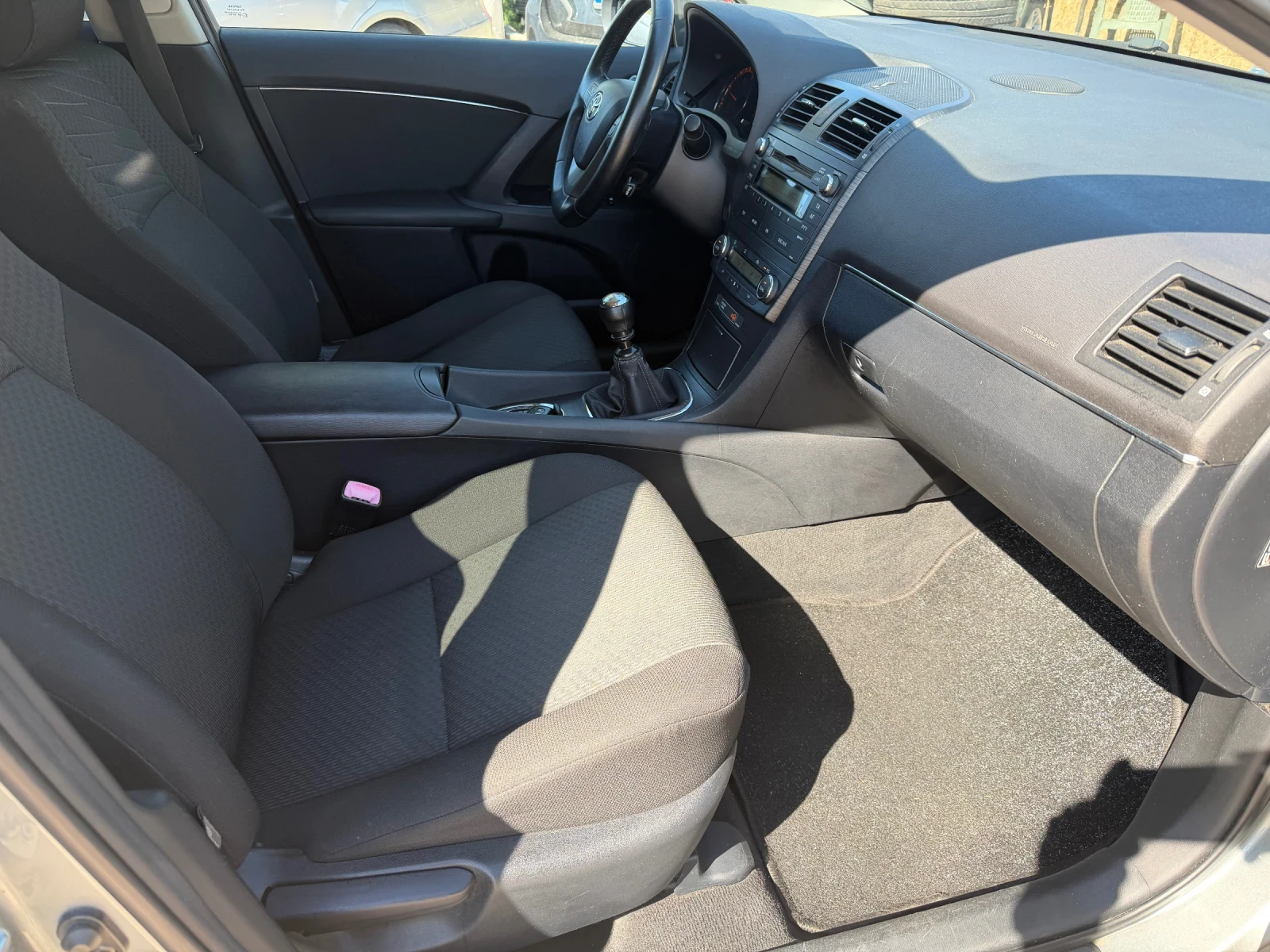 Toyota Avensis 2.0d4d. Keyless-Go, снимка 12 - Автомобили и джипове - 56313226