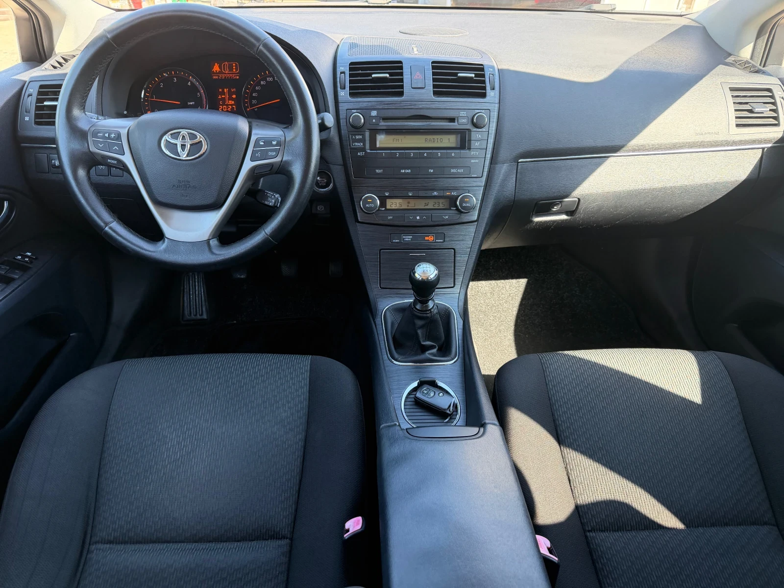 Toyota Avensis 2.0d4d. Keyless-Go, снимка 9 - Автомобили и джипове - 56313226