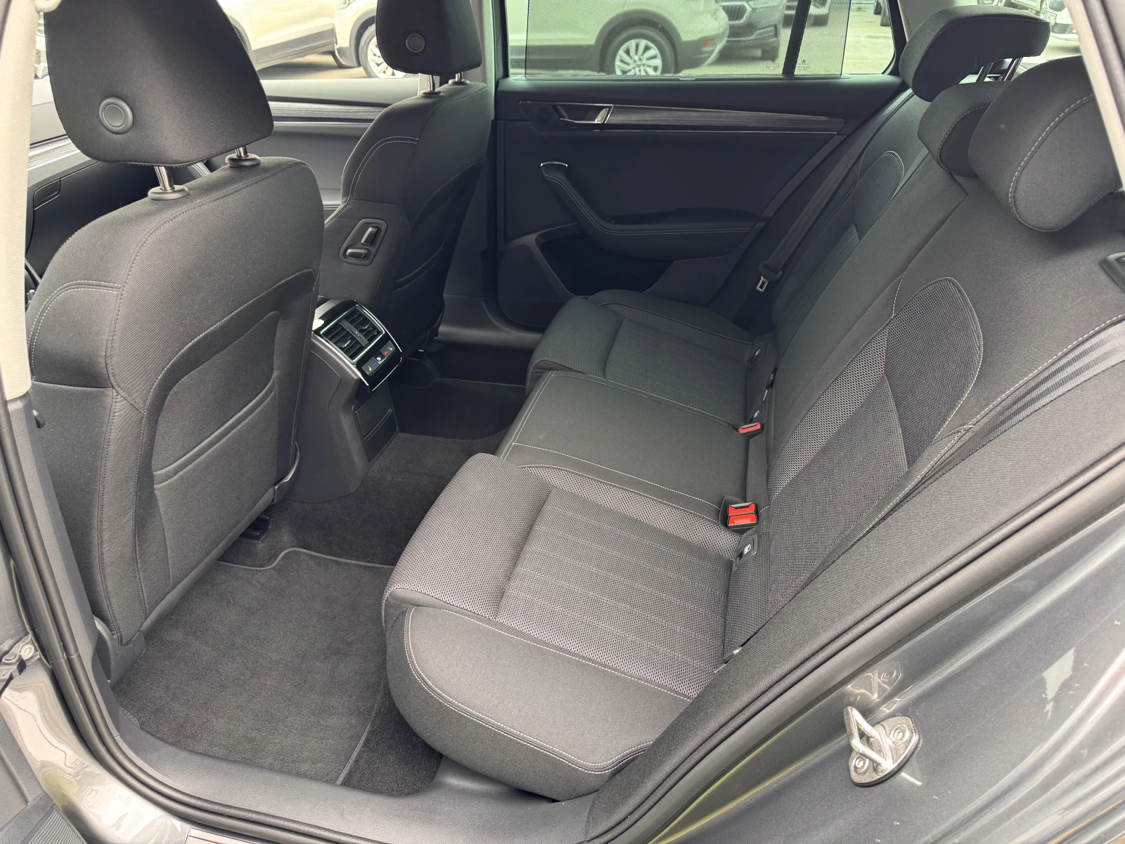 Skoda Superb STYLE/2.0TDI/150K.C./7AT, снимка 10 - Автомобили и джипове - 56464640