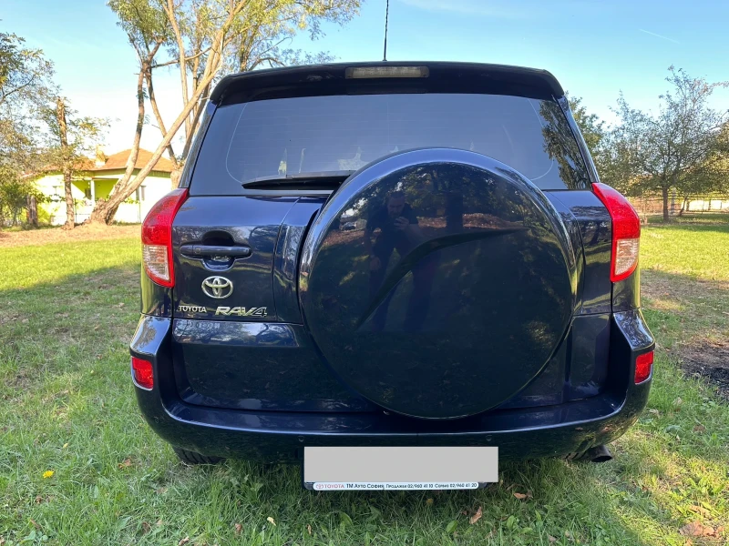 Toyota Rav4 2.2D4D* Подгрев* Keyless* 4х4* Кожа, снимка 11 - Автомобили и джипове - 47571131