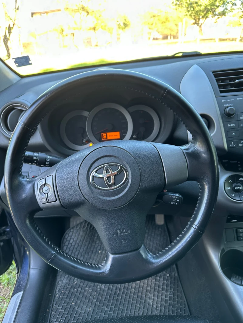 Toyota Rav4 2.2D4D* Подгрев* Keyless* 4х4* Кожа, снимка 6 - Автомобили и джипове - 47571131